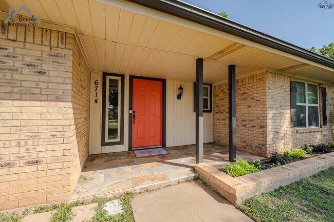 Foto del edificio - 6714 Kit Carson Trail