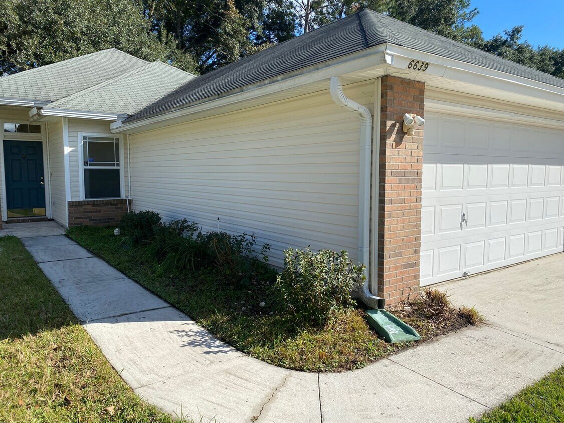Primary Photo - NICE HOME IN QUIET NEIGHBORHOOD