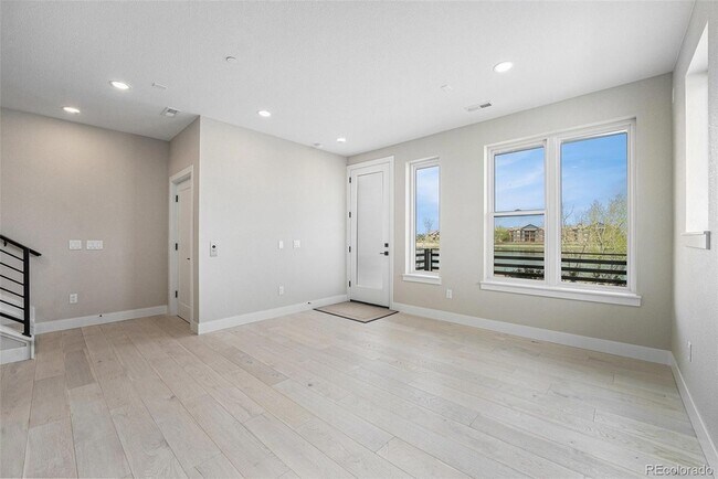 Foto del edificio - 2329 Lakeshore Ln