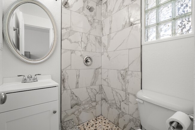 Building Photo - 919 16th Ave N