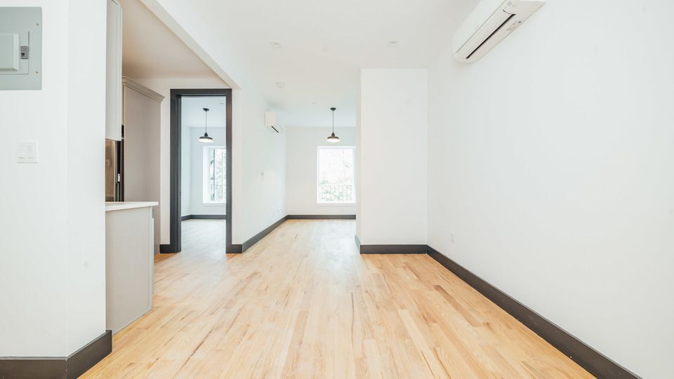 Foto principal - 921 Gates Ave
