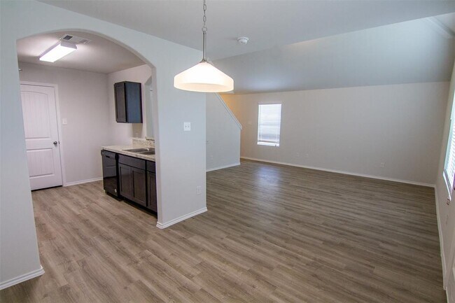 Building Photo - 17346 Cuthbert St