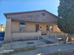Building Photo - 304 Dolan St
