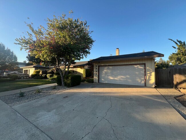 Foto del edificio - Single story home located in Lakewood Elementary School District!