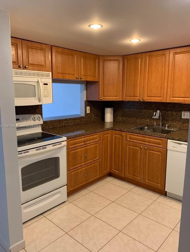 Foto del edificio - 14501 N Kendall Dr