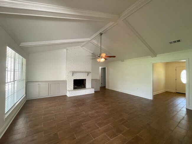 Building Photo - Charming Three Bedroom Home In Shenandoah ...