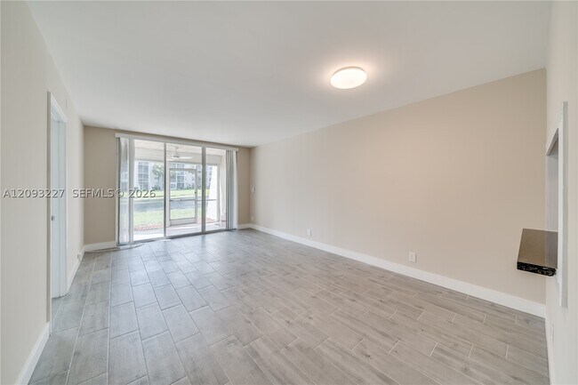Building Photo - 9230 Lagoon Pl