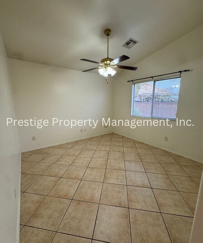 Foto del edificio - Charming West 2 Bedroom/ 2 Bathroom with a Den is  Waiting For You To Call Home!!