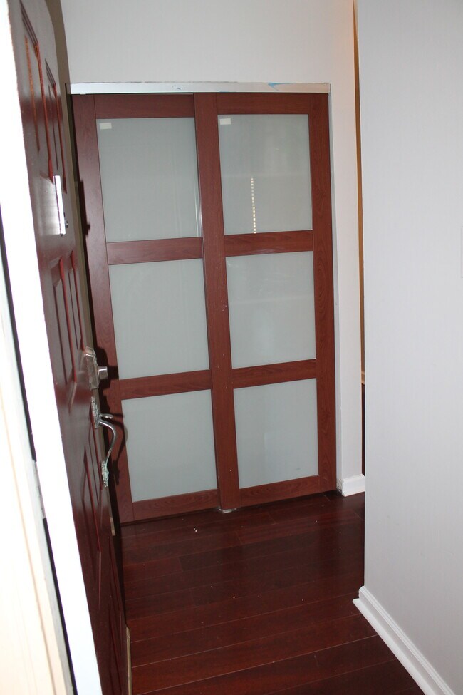 Foyer & Closet - 803 Painters Xing