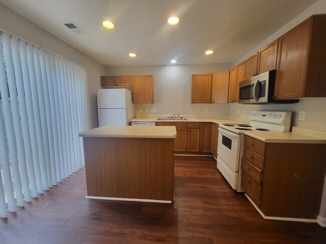 Building Photo - 7697 Petrea Ln