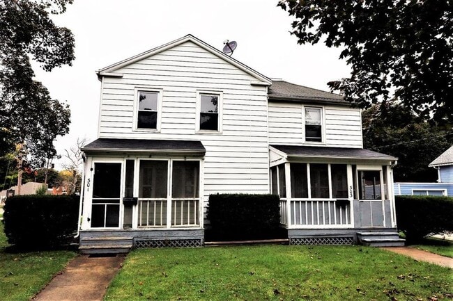 Building Photo - 301 E Pottawatamie St