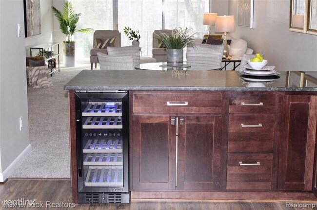 Foto del edificio - 2 br, 2 bath Condo - 1745 Tiverton