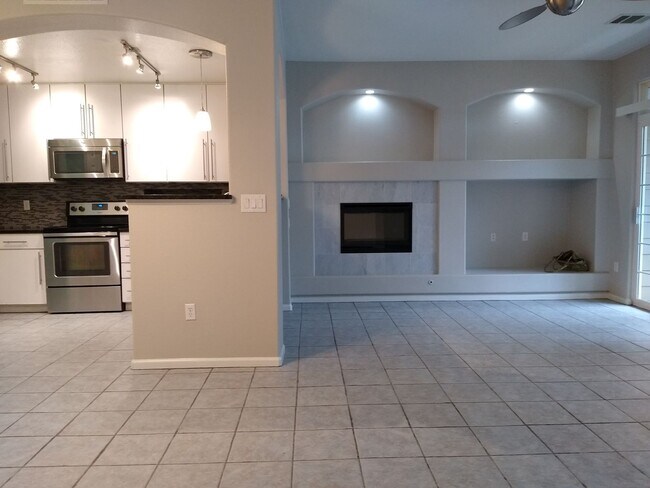Foto del edificio - Beautifull Spacious 2 Bedroom 2 Bath Townh...
