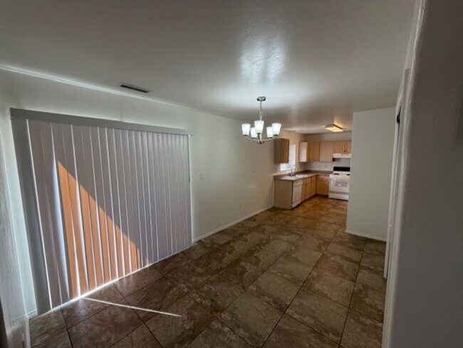 Foto del edificio - 9751 E Magma Dr