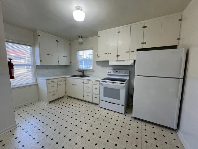 Building Photo - 707-709 S 5th Ave
