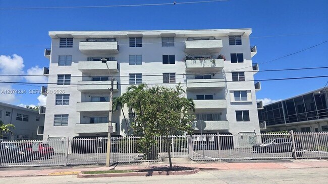 Foto del edificio - 8024 Tatum Waterway Dr