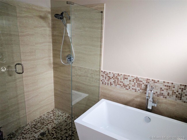 Foto del edificio - 1100 Chinaberry Dr