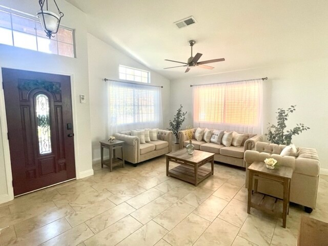 Foto del edificio - 7501 Canyon Clover Dr