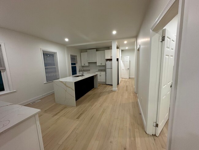 Building Photo - 168 N Main St