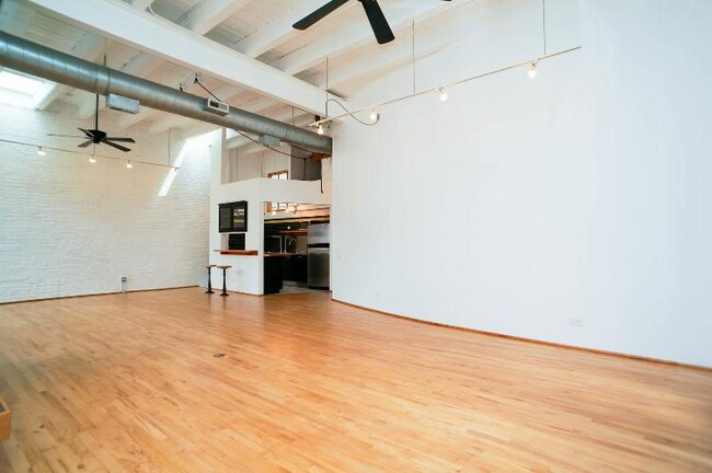 Foto del edificio - 3312 N Ravenswood Ave