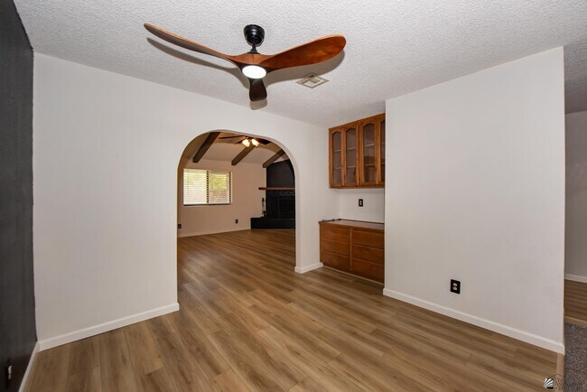 Building Photo - 3460 E Sombra Ln