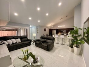 Building Photo - 1031 Summit Pl Cir