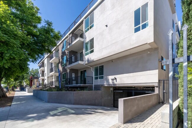 Foto del edificio - 14825 Delano St