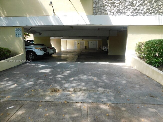 Foto del edificio - 427 Santander Ave