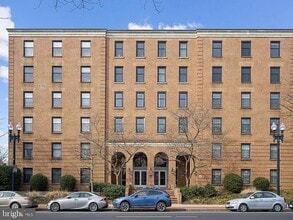Building Photo - 2828 Wisconsin Ave NW
