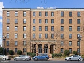 Building Photo - 2828 Wisconsin Ave NW