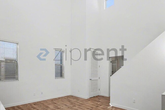 Foto del edificio - 450 Crate Ave