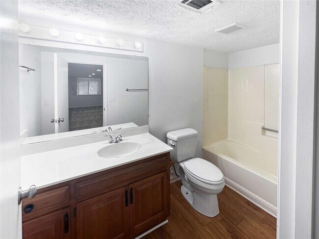 Building Photo - 6800 Brookwood Ct