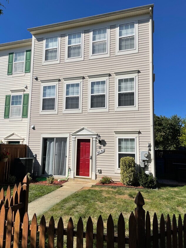 Foto principal - 5030 Croydon Terrace