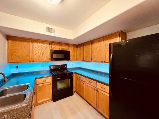 Building Photo - 8450 Alta Drive Unit 131