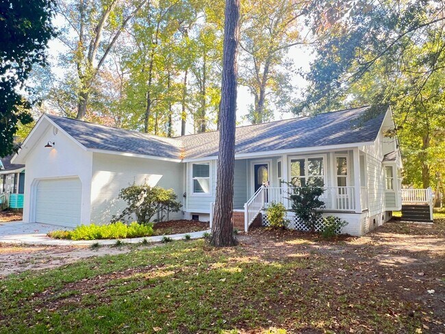 Foto del edificio - Pet Friendly, Remodeled Home in North Myrtle Beach! Three bedrooms, Available NOW!