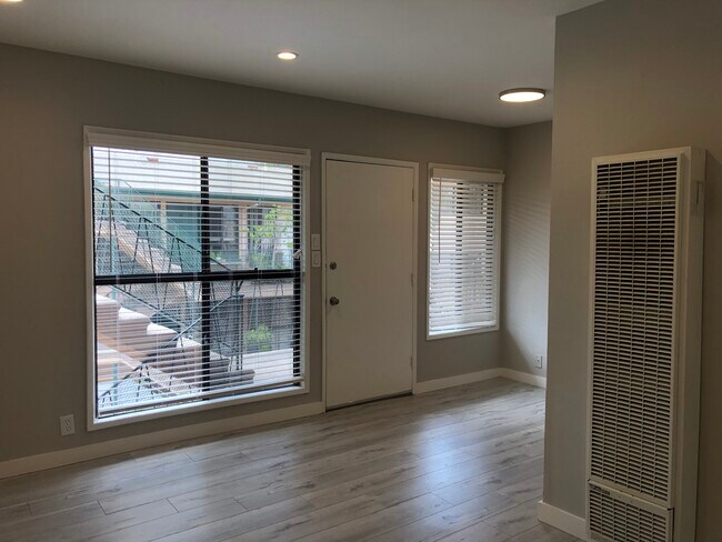 Building Photo - 618 Pico Blvd