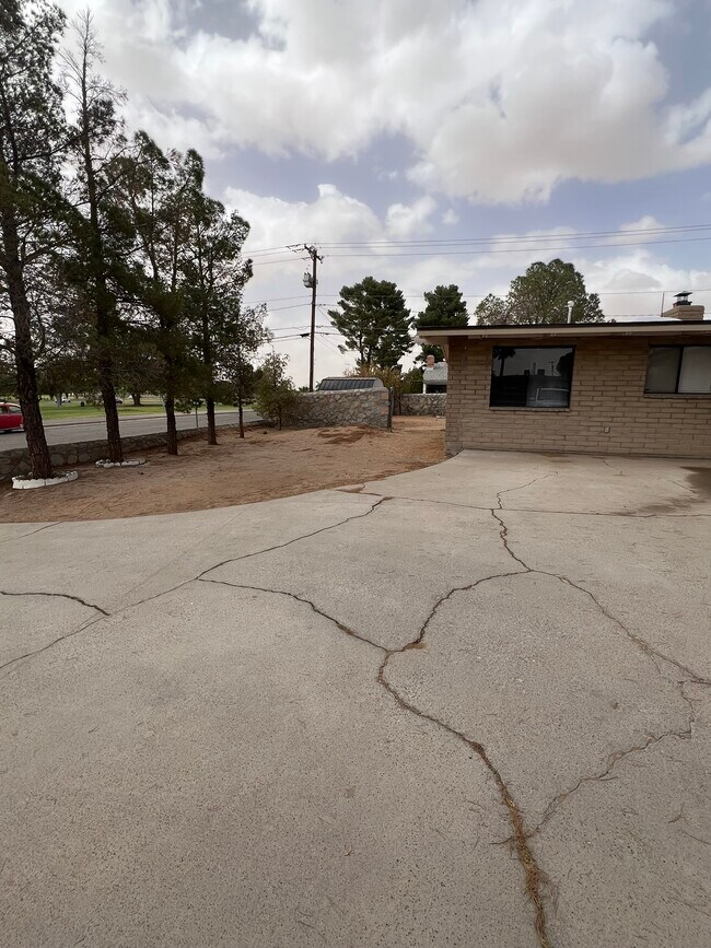 Foto del edificio - 10301 Album Ave