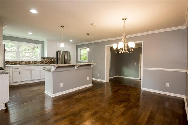 Building Photo - Updated Remodeled Brick Ranch with Full Fi...