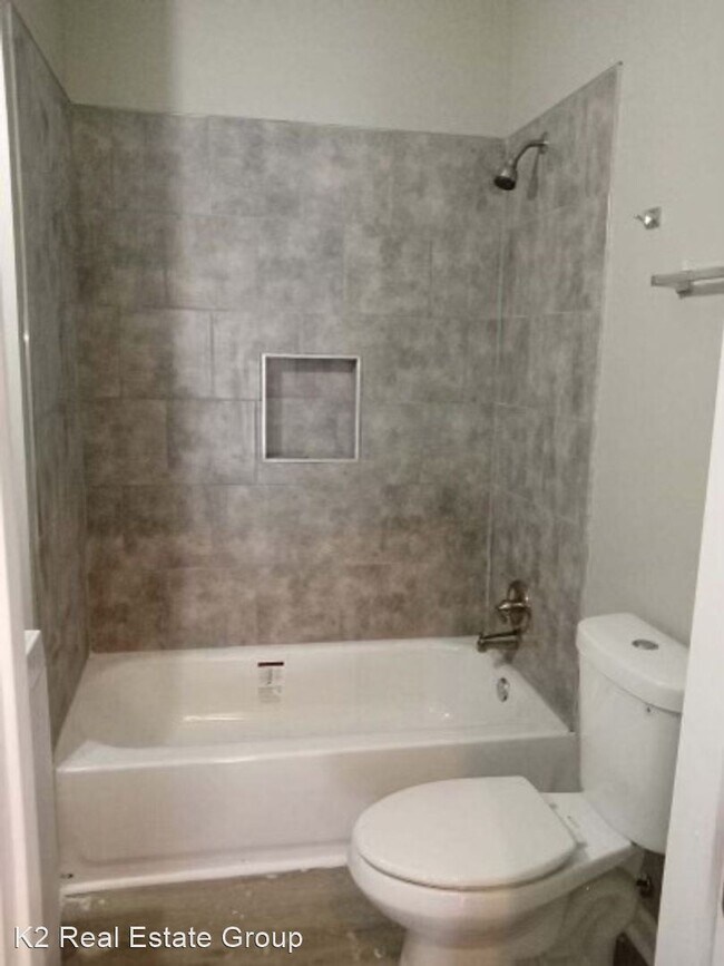 Building Photo - 3 br, 1 bath House - 627 S. Hoskins Rd