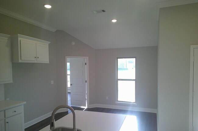 Building Photo - 496 MS-468