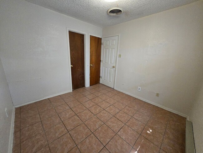 Foto del edificio - 1 Bedroom Apartment