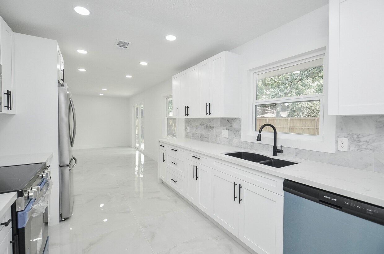 Foto principal - 6107 Kuldell Dr
