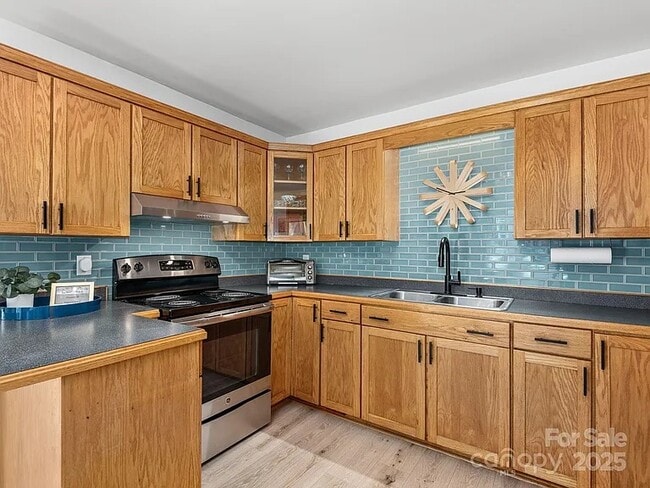 Foto del edificio - 15 Lawterdale Rd