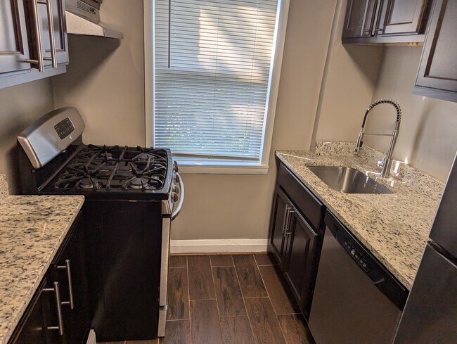 Foto del edificio - 5002 Brookwood Rd