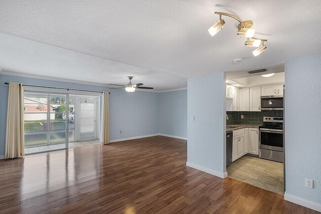 Building Photo - 1860 Robalo Dr