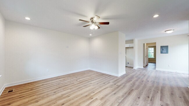 Building Photo - 1521 Montgomery Ave