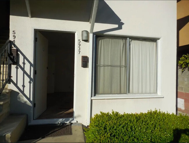 Foto del edificio - 5937 Burchard Ave