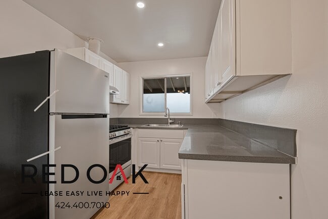 Building Photo - Luminous and Welcoming One Bedroom with Ga...