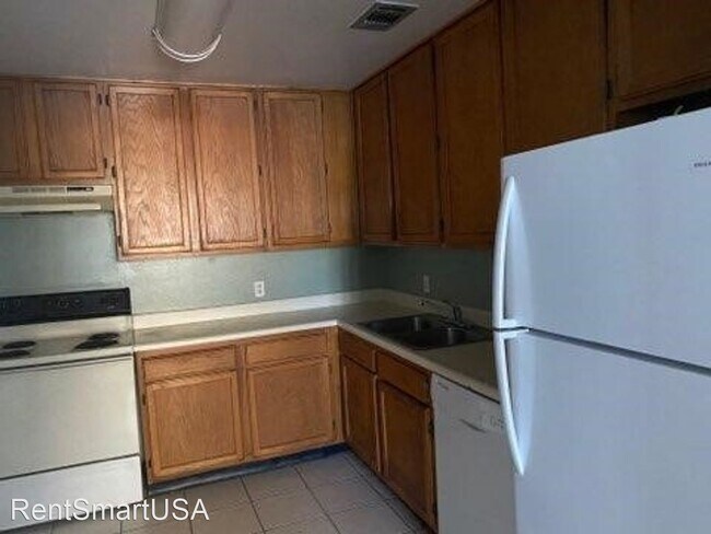 Building Photo - 2 br, 2 bath House - 4160 Versailles Dr. # D