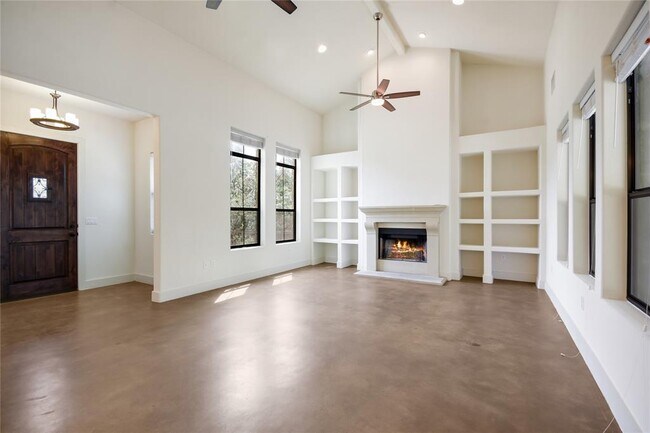Building Photo - 18400 Lakepoint Cove